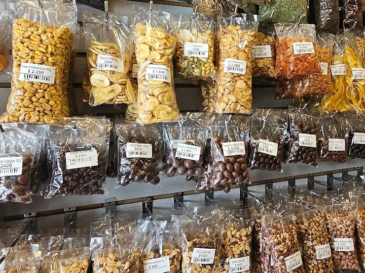 Plátano confitado, maíz mostaza y deshidratados en bolsas
